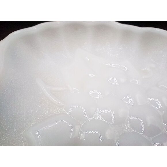 Grape Cluster Design Milk Glass Vintage Trinket Dish 7 Inches Fruit Shaped Tray - Picture 11 of 11
